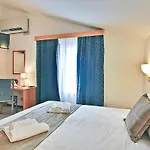 La Perla Hotel